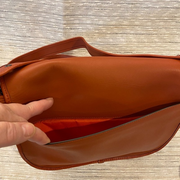 Coach glove tanned leather saddle bag- perfect for fall! - Picture 7 of 11